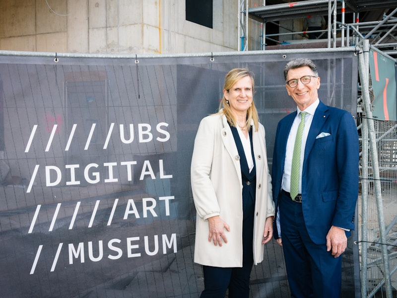 Caren Brockmann, Geschäftsführerin UBS Digital Art Museum, und Ulrich Leitermann, Vorsitzender der Vorstände SIGNAL IDUNA © UBS Digital Art Museum, Foto: Maximilian Probst